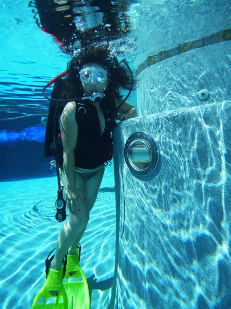 Pin By Andrew Meagher On Taucher6 Scuba Diver Girls Scuba Girl