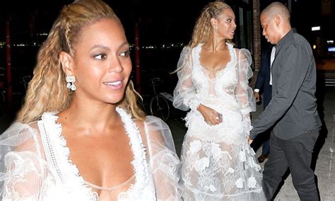 Beyonce Celebrates Record Breaking Eight Mtv Vmas With Husband Jay Z In
