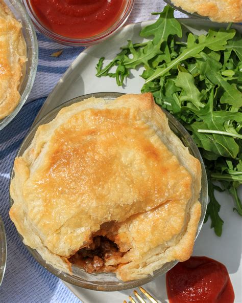 Individual Aussie Meat Pies Beef With Green Peppercorns And Cheese