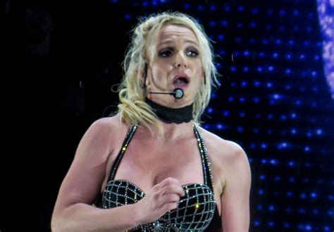 Oops Britney Spears Pulled Over And Ticketed By Police Again Perez Hilton