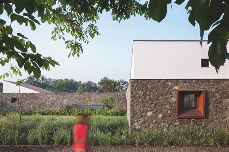 Alibag Rma Architects Design A Home That Blends In With Its Humble