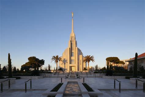 Great savings on hotels in chiesa, italy online. Chiesa mormoni Roma: le immagini dell'interno del tempio ...