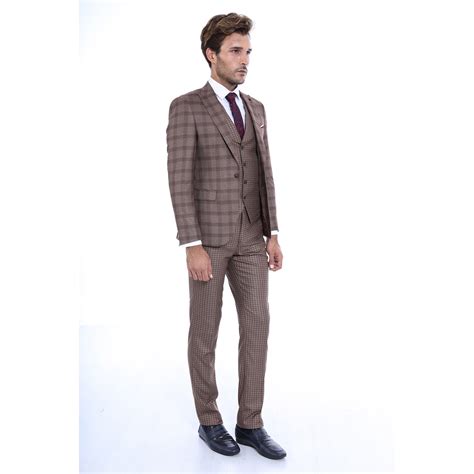 Clifford danner was one of mike ross's friends and as a student, was wrongfully imprisoned for a murder that he did not commit. Clifford 3-Piece Slim-Fit Suit // Burgundy (US: 46R ...