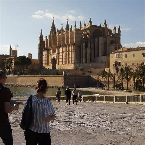 Walk Around the Old Town of Palma de Mallorca - live online tour from Palma