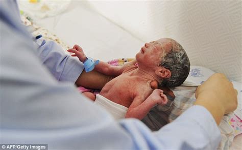 60 Year Old Chinese Woman Gives Birth To Twins Following Ivf Treatment Daily Mail Online