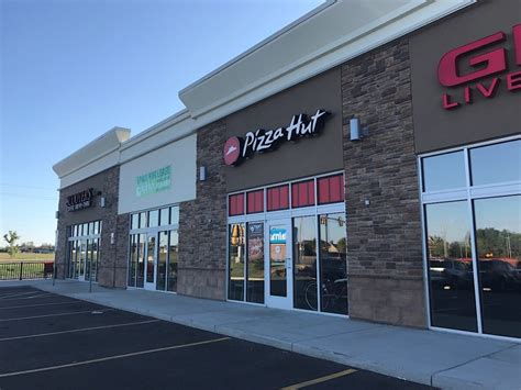 That shift is still going on at the chain's nearly 17,000 global restaurants. Pizza Hut closes dine-in location, makes other moves ...