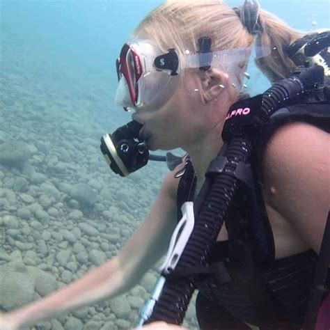 Pin By Andy Bogen On Diving Scuba Diver Girls Scuba Diving Scuba Girl