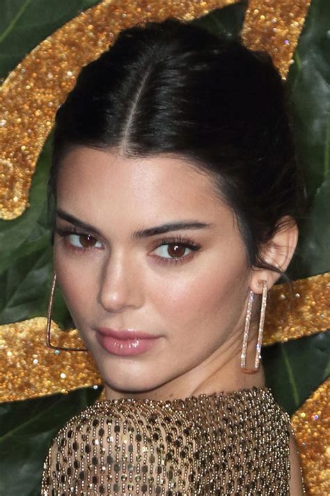 Kendall Jenners Hairstyles And Hair Colors Steal Her Style