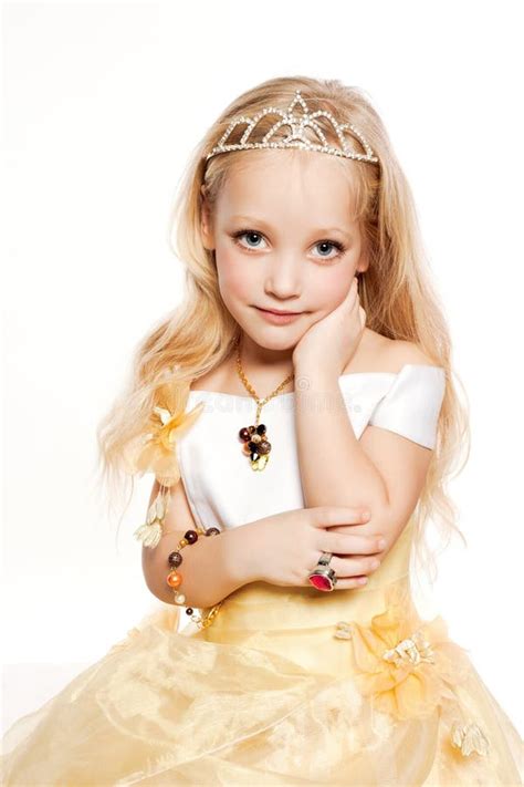Retrato Pequeno Da Menina Da Princesa Da Vítima Da Forma Foto de Stock