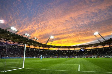 Toulouse Le Club De Foot De Rodez Va Jouer Son Premier Match De La