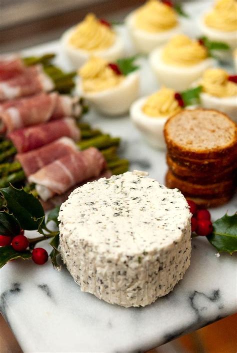 This link is to an external site that may or may not meet accessibility guidelines. How to Host an Elegantly Easy Christmas Dinner Party | Easy christmas dinner, Elegant dinner ...