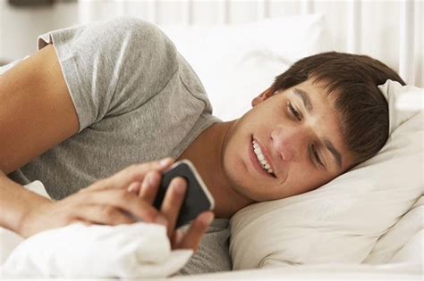 Report Teen Sexting Associated With Other Risky Behaviors