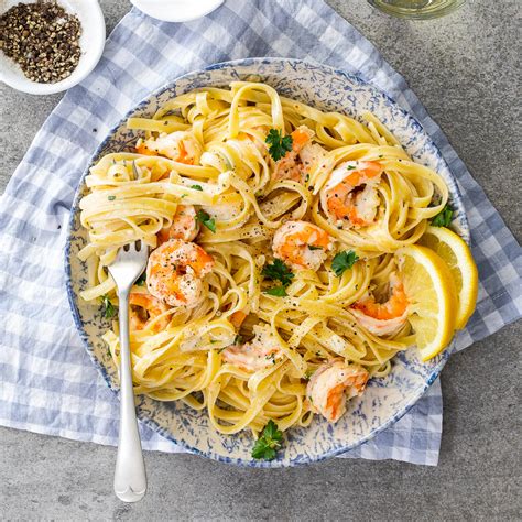 Add the remaining butter and garlic and cook for a few seconds, until the garlic is fragrant then pour in the cream, lemon juice (start with 2 tablespoons and add more if you wish), parsley and season to. Creamy lemon garlic shrimp pasta - Simply Delicious