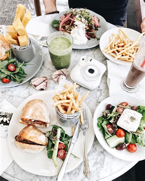 What's even better than a classic, delicious diner? ♥︎→pinterest: @naomishwartzer » follow for more | Eat, Aesthetic food, Healthy recipes
