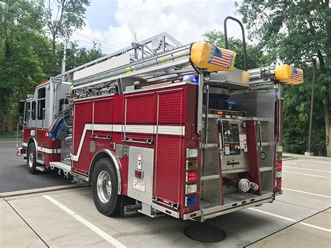 Sold Sold Sold 2005 Seagrave 75′ Aerial Quint Command Fire Apparatus