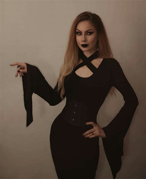 Pin By Joseph Willard On Gothic Goddesses Fashion Witch Fashion Model