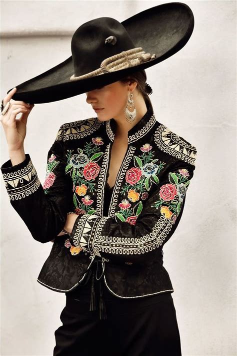 Pin By Moisës V Delgado On Style Mexican Outfit Mexican Fashion