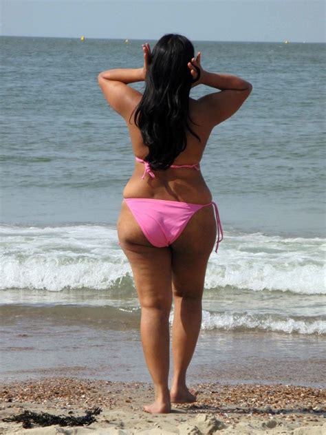 Indian Bhabhi Nude Photo In A Pink Bikini Part 1