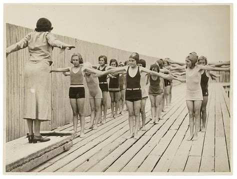 Swimming Class For Girls Ca 1930s Vintage Swim Vintage Photos