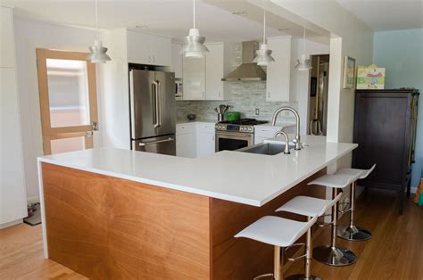 Mid century modern design is about efficiency. Mid Century Modern Kitchen with Artistic Interior Space ...