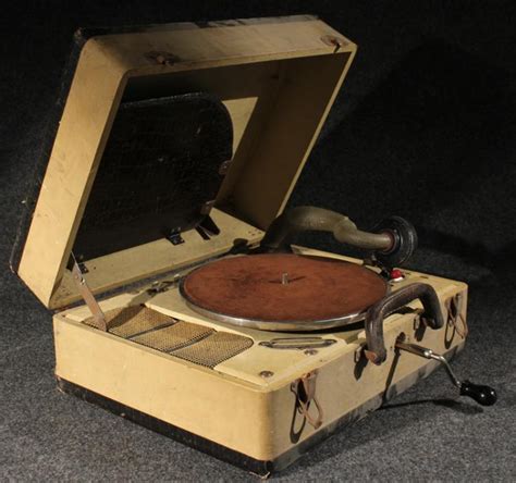 Sold Price Antique Portable Wind Up Birch Phonograph C1940 Victrola