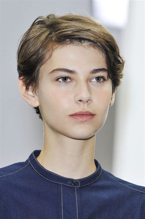 An asymmetric cut is a hallmark of short haircuts for women with oval faces. Pin on HAIR