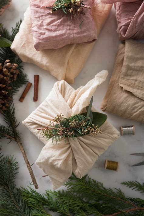 Wrapping paper isn't the only traditional way to give gifts. Unique Gift Wrapping Ideas, No Wrapping Paper Required ...