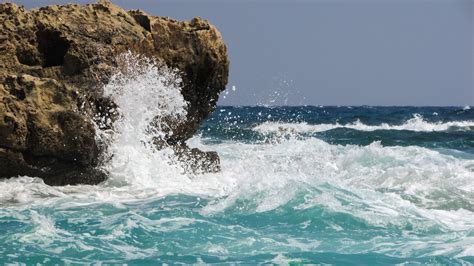 Ocean Waves Breaking On The Rocks Free Image Download