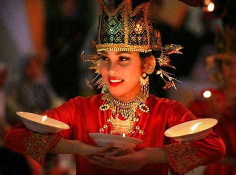 Tari Piring Dari Sumatera Barat Menggunakan Pola Lantai Apa Jenis Pola