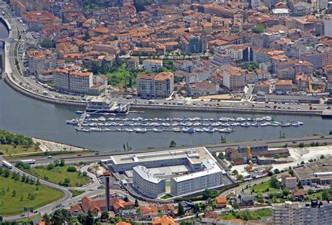 ✓ find the best deals and save up to 40% with hometogo. Pontevedra Marina in Pontevedra, Galicia, Spain - Marina ...