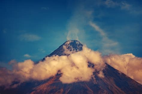 Premium Photo Mayon Volcano On The Island Of Luzon In The Philippines