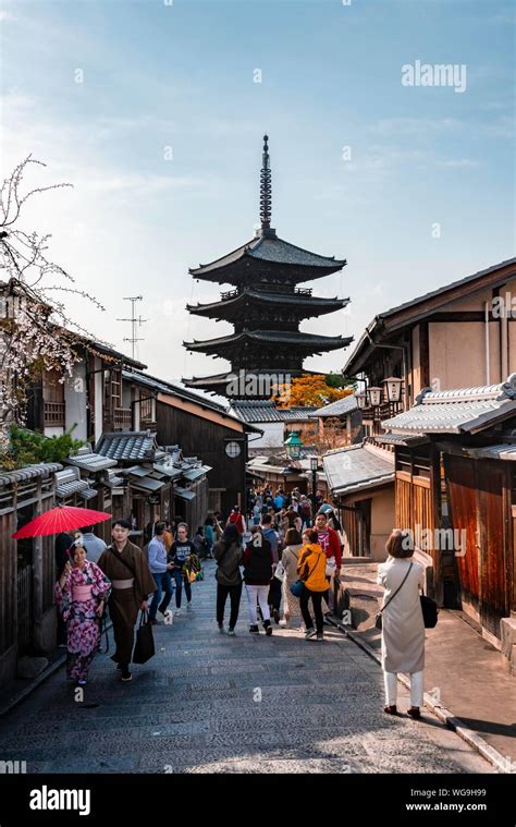 Zona Pedonale Con Kimono Di Yasaka Dori Strada Storica Nel Centro