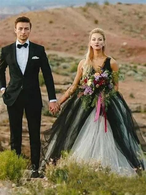 Taft und tüll, glitzernde stoffe oder ein mit perlen besticktes kleid sehen alles andere als dunkel aus. Brautkleid Schwarz | Prinzessin Hochzeitskleider mit ...