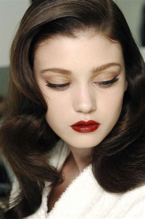 7 Ways To Achieve A Glamorous 1950s Makeup Look Pale Skin Makeup Dark Hair Pale Skin