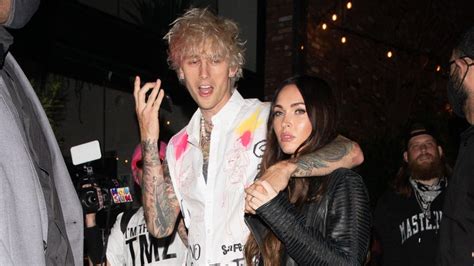 It involves machine gun kelly. Machine Gun Kelly und Megan Fox händchenhaltend unterwegs ...