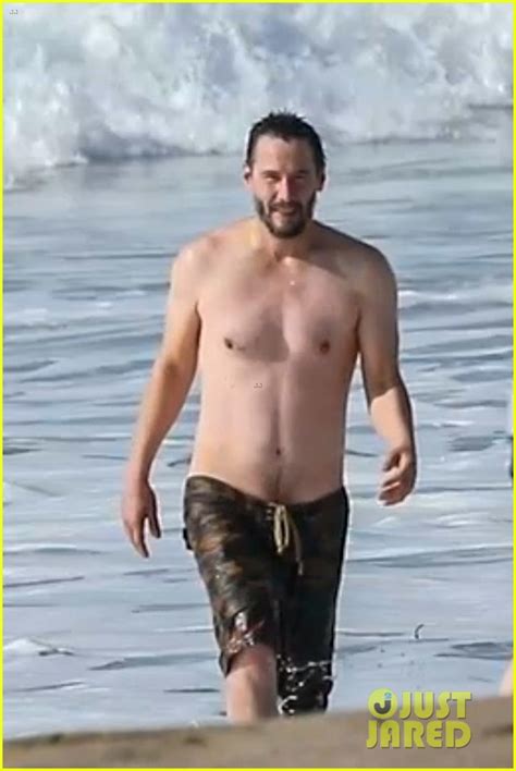 Keanu Reeves Looks Fit Shirtless At The Beach In Malibu Photo 4514867