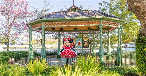 Minnie Mouse Meet And Greet At The Epcot World Showcase Gazebo