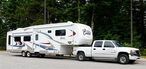 Unladen may tow any vehicle weighing 6,000 lbs. Fifth Wheel vs Travel Trailer - Which One Is More Suitable ...