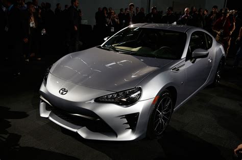 2017 Toyota 86 Revealed for New York: The Scion FR-S Gets a New Name
