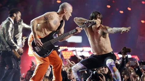 Red Hot Chili Peppers Lança A Inédita “dark Necessities” E Anuncia Novo