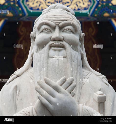 statue-of-confucius-at-confucius-temple-beijing,-china-stock-photo