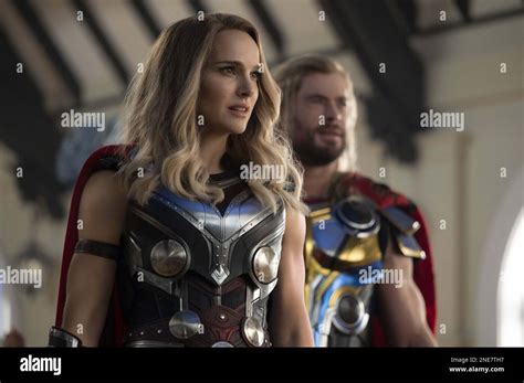 Thor Love And Thunder 2022 Natalie Portman Chris Hemsworth Taika