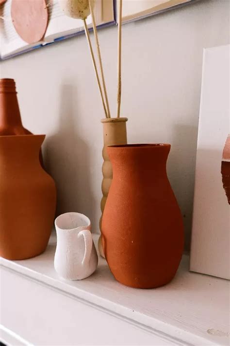 How To Get A Ceramic Terracotta Look On A Thrifted Vase Diy Chalk