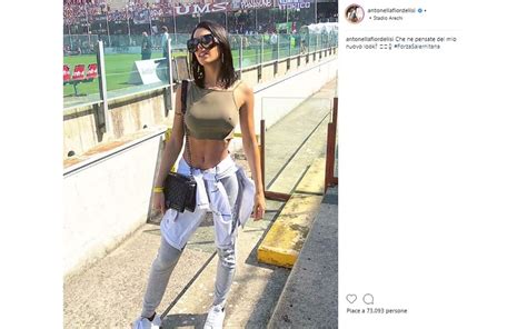 Antonella Fiordelisi La Tifosa Più Sexy Della Serie B Le Foto Sky Sport