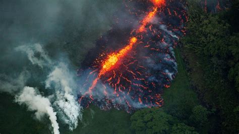 New Hawaii Volcano Lava Fissure Spurs More Evacuations Chicago Tribune