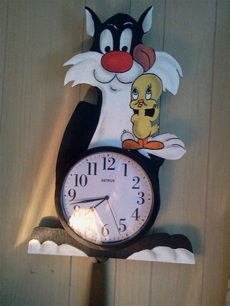 Looney Tunes Sylvester And Tweety Pendulum Wall Clock For Childrens
