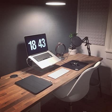 Dark Minimal Pc Workspace By Erik Sutton Minimalsetups Setup Desk