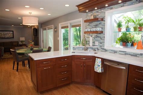 Check spelling or type a new query. Kitchen design with peninsula, corner sink and floating ...