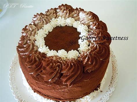 It is made of ladyfingers (savoiardi) dipped in coffee, layered with a whipped mixture of eggs, sugar, and mascarpone cheese, flavoured with cocoa. Chiffon cake tiramisù - PTT Ricette