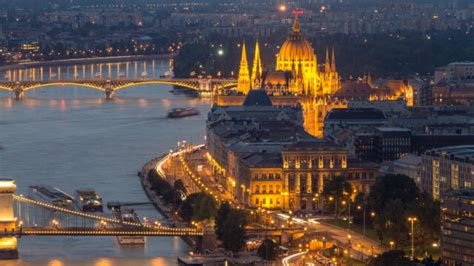 Derived terms (nouns) węgier, węgierka (adjective) węgierski; Węgry chcą ściślejszej współpracy z Rosją i lepszych ...